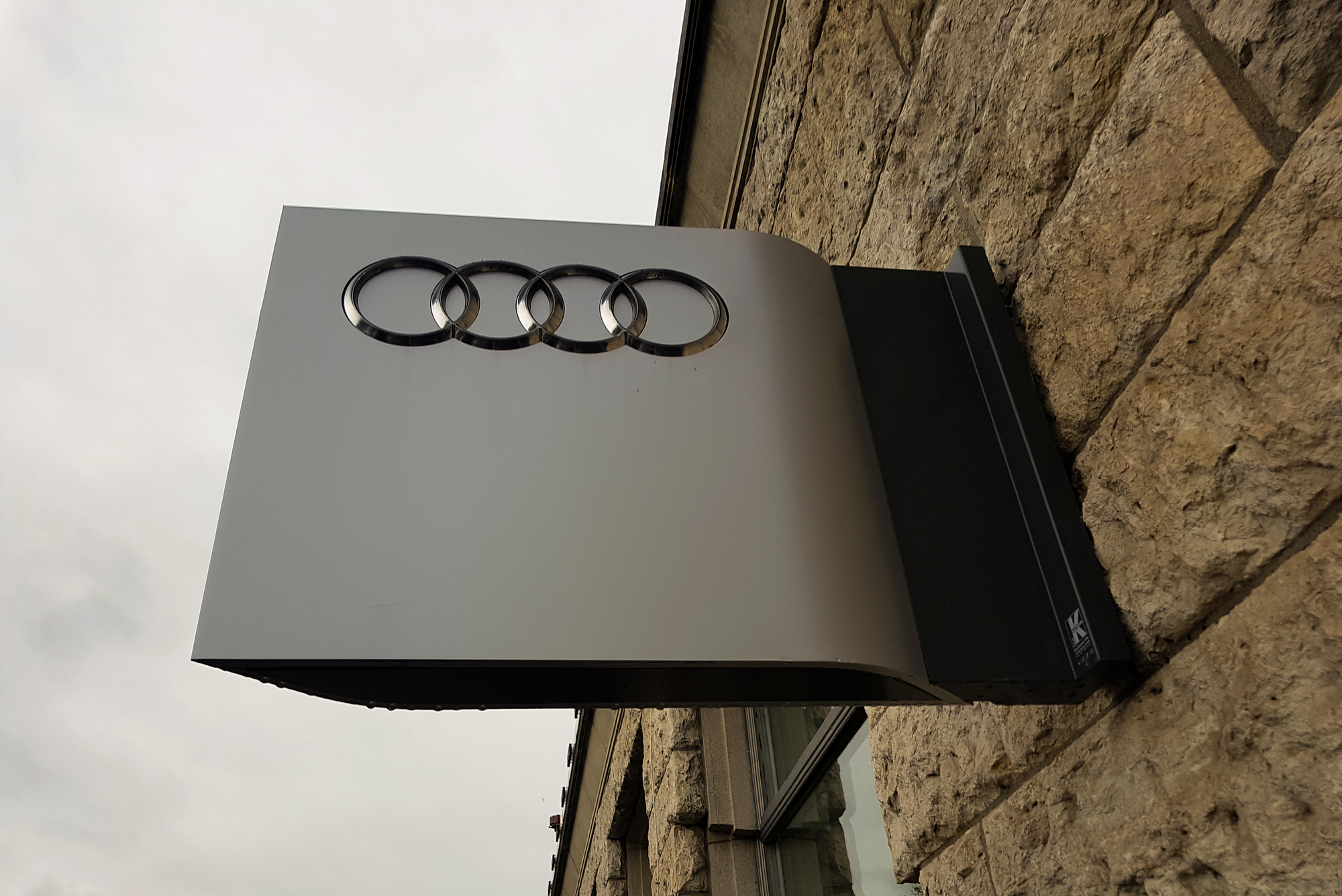 Differences Between Standard, Brushed and Reflective Aluminum Signs