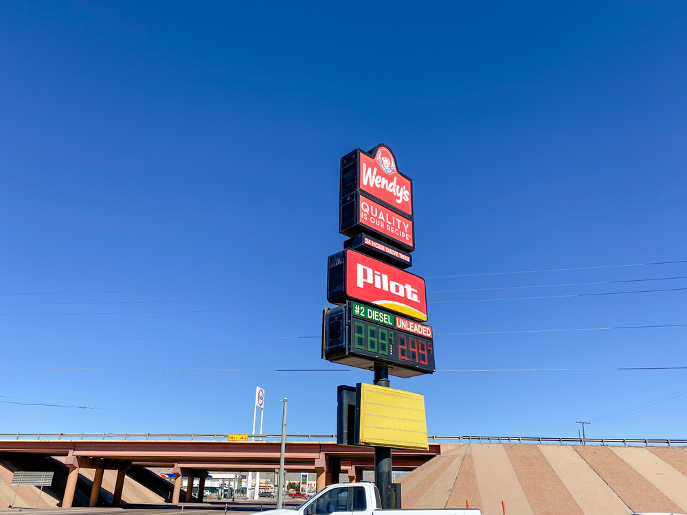 Multi-Tenant Pylon Signs vs. Digital LED Signs: Which Offers Better ROI?