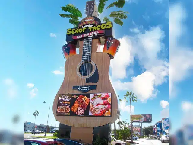 Manny's Senor Tacos Bar and Grill; 10mm, 6'5" x 16'3", Kissimmee, FL